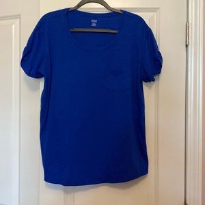 Blue tee shirt with breast pocket in size XL